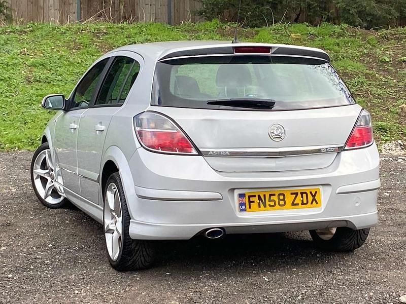 Used Vauxhall Astra SRi 150 HP (110 kW) 2008 Silver Hatchback