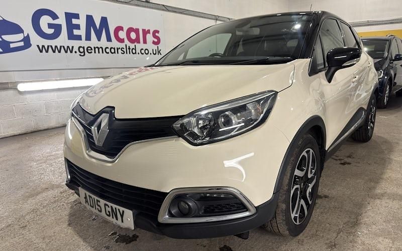 Used Renault Captur Dynamique 90 HP (66 kW) 2015 White SUV