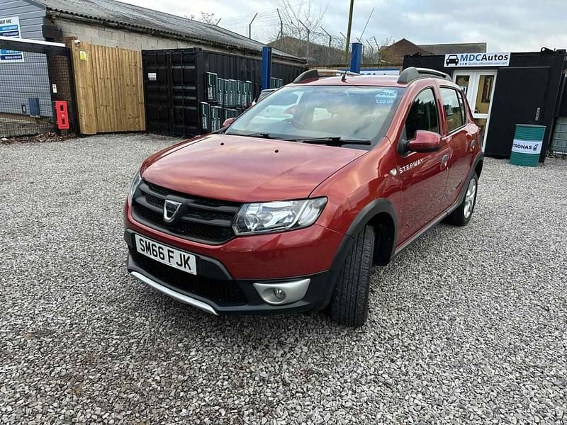 Used Dacia Sandero Ambiance 90 HP (66 kW) 2016 Red Hatchback