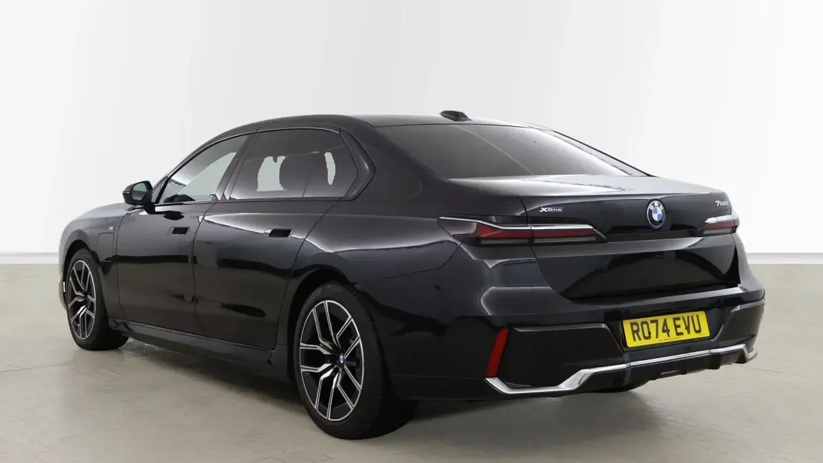 Usado BMW 750e M Sport 482 CV (354 kW) 2024 Negro Berlina