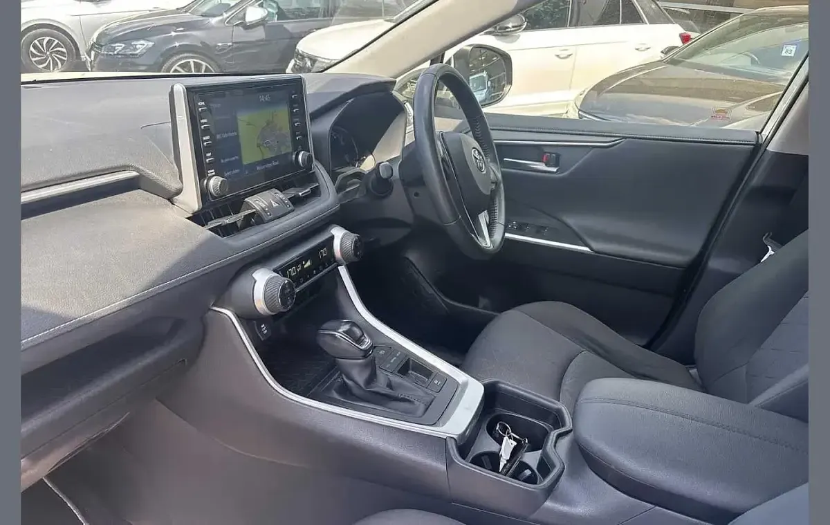 Used Toyota RAV4 Hybrid Design 214 HP (157 kW) 2020 White SUV