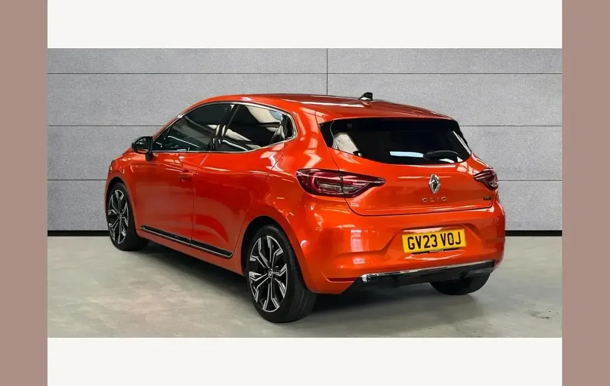 Used Renault Clio Techno 143 HP (105 kW) 2023 Orange Hatchback