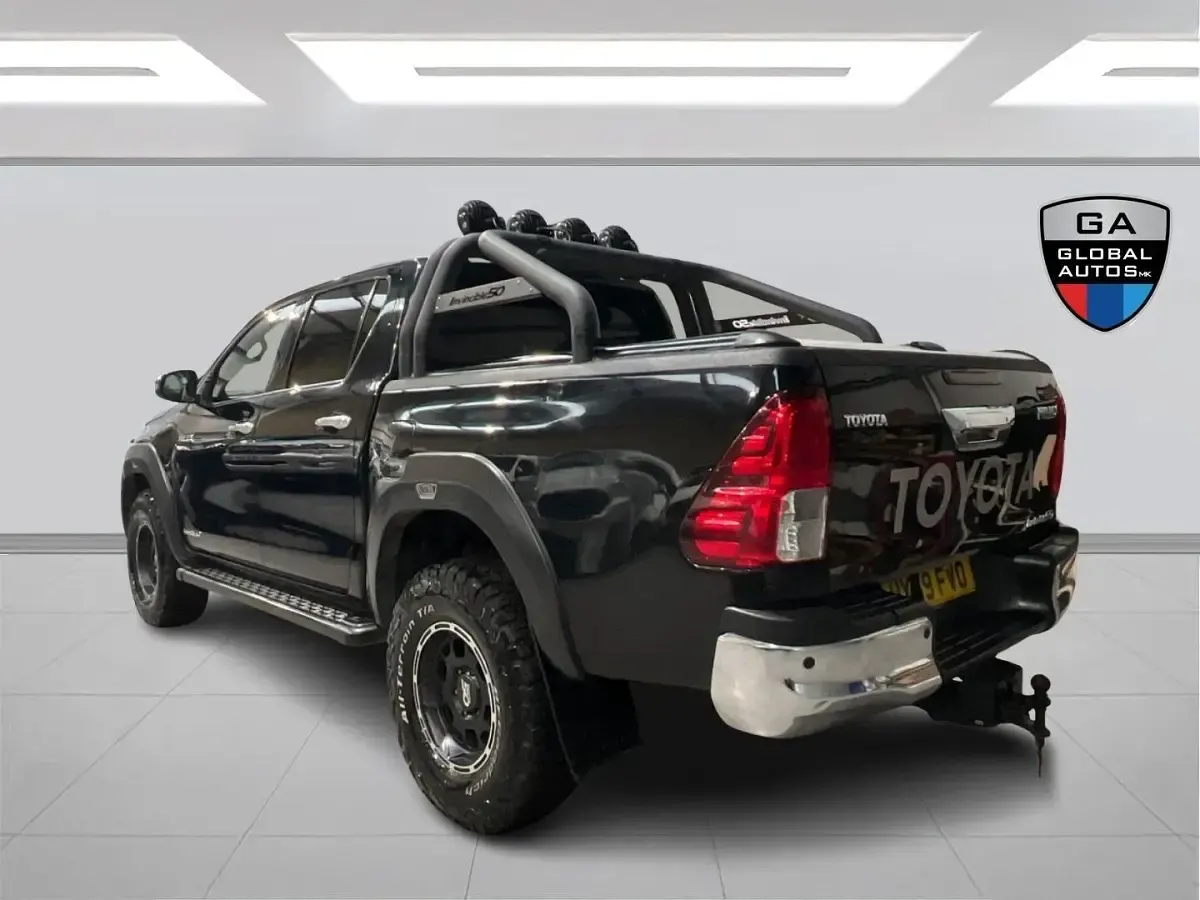 Used Toyota HiLux Edition 150 HP (110 kW) 2020 Black Pickup