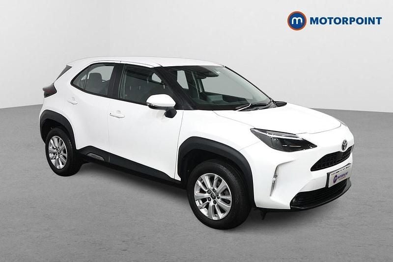 White Used 2024 Toyota Yaris Hybrid Estate | £20,749 (Good price) - Image 1/4