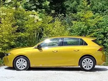 Used Vauxhall Astra Design Edition 110 HP (80 kW) 2022 Yellow Hatchback
