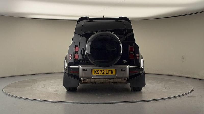Used Land Rover Defender SE Dynamic 404 HP (297 kW) 2022 Santorini black SUV