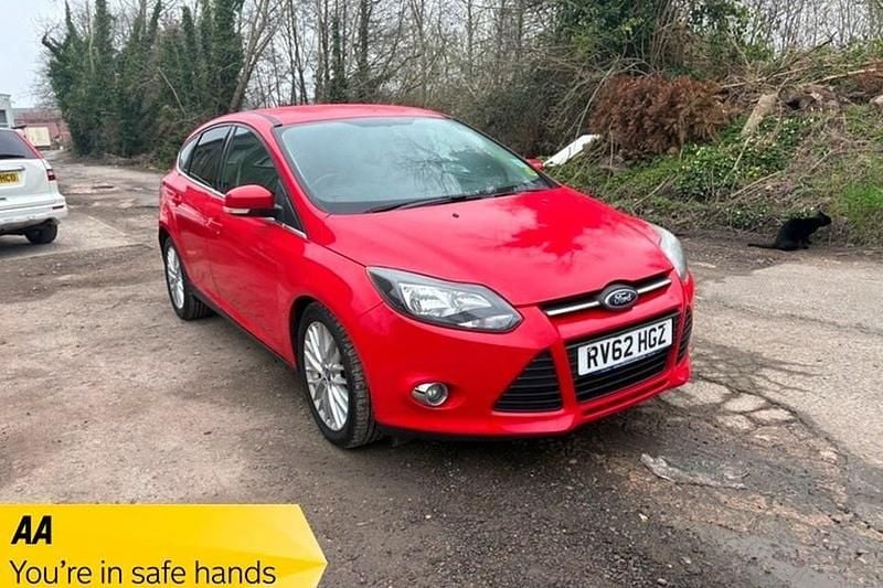 Used Ford Focus Zetec 115 HP (84 kW) 2012 Red Hatchback
