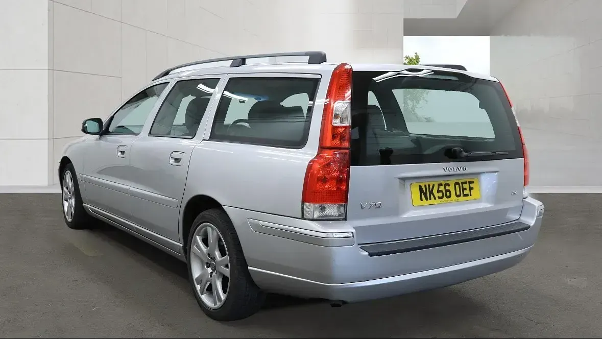 Używany Volvo V70 SE 2006 Srebrny Kombi