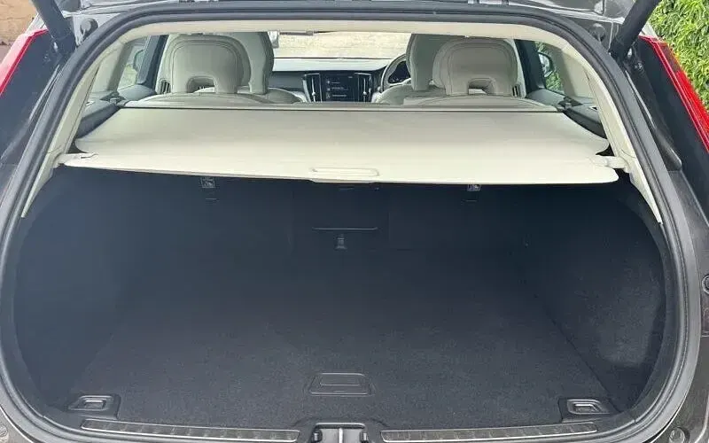 Used Volvo V60 Momentum 250 HP (183 kW) 2019 Estate