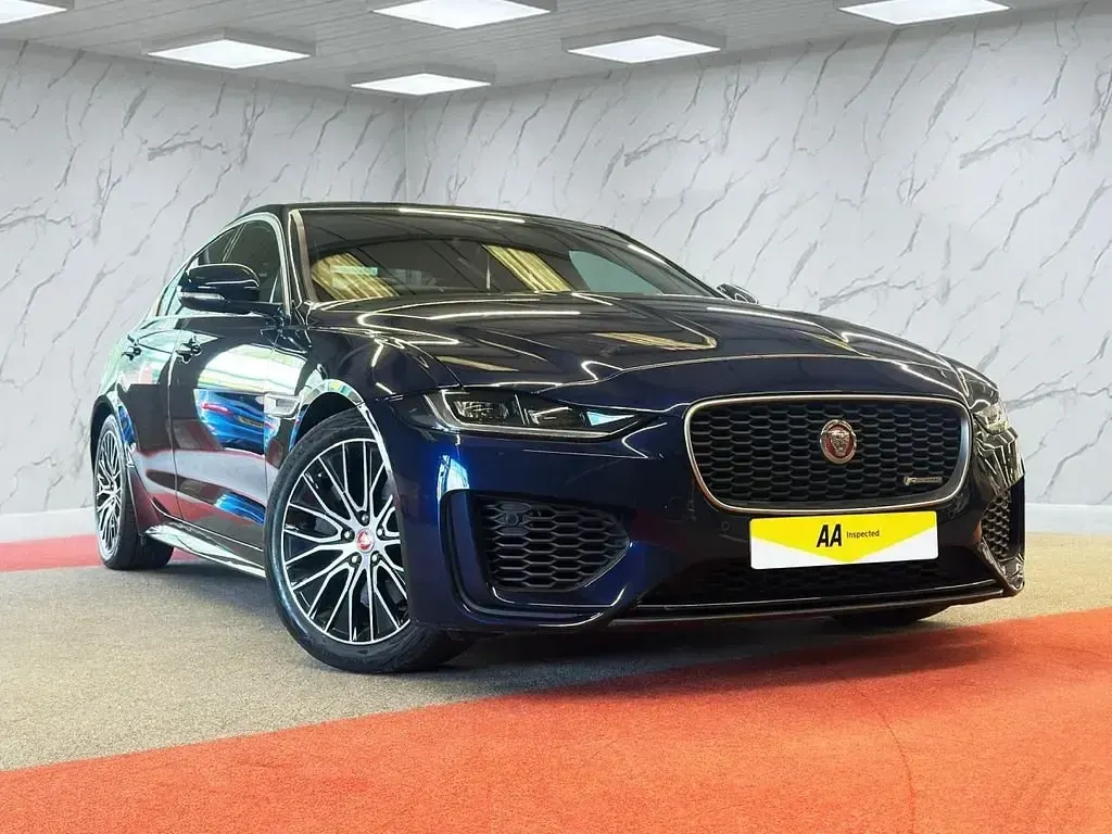 Używany Jaguar XE R-Dynamic 300 KM (220 kW) 2019 Niebieski Sedan/Limuzyna