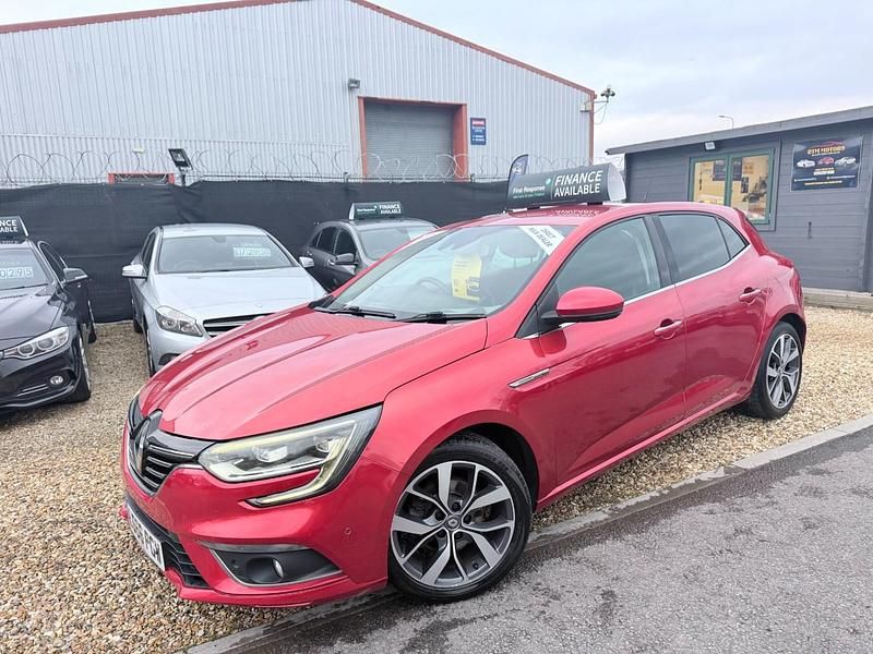 Used Renault Mégane IV Dynamique 110 HP (80 kW) 2016 Red Hatchback