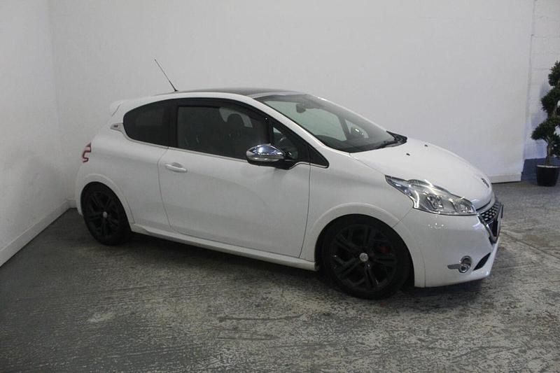 Used Peugeot 208 GTi 200 HP (147 kW) 2014 White Hatchback