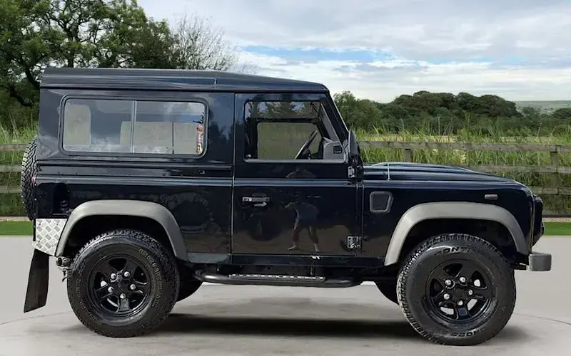 Used Land Rover Defender 124 HP (91 kW) 2011 Black Hatchback