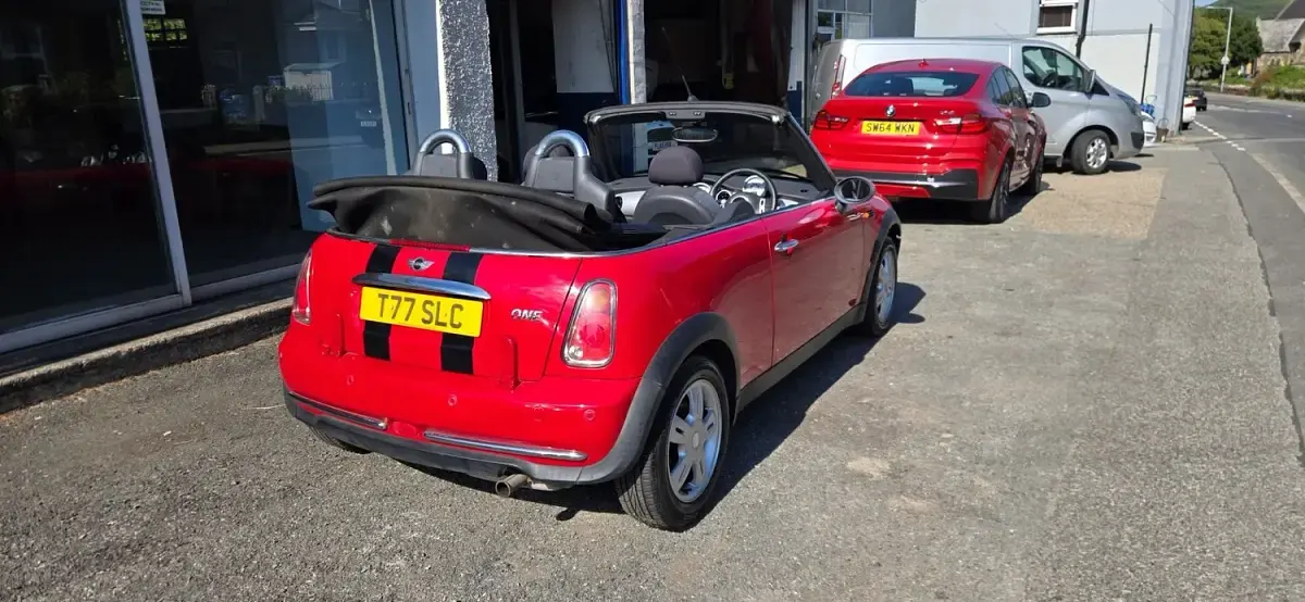 Used Mini ONE 2005 Red Hatchback