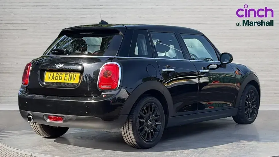 Used Mini Cooper D Pepper 116 HP (85 kW) 2016 Black Hatchback
