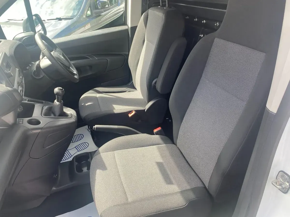 Used Vauxhall Combo Edition 100 HP (73 kW) 2019 White MPV