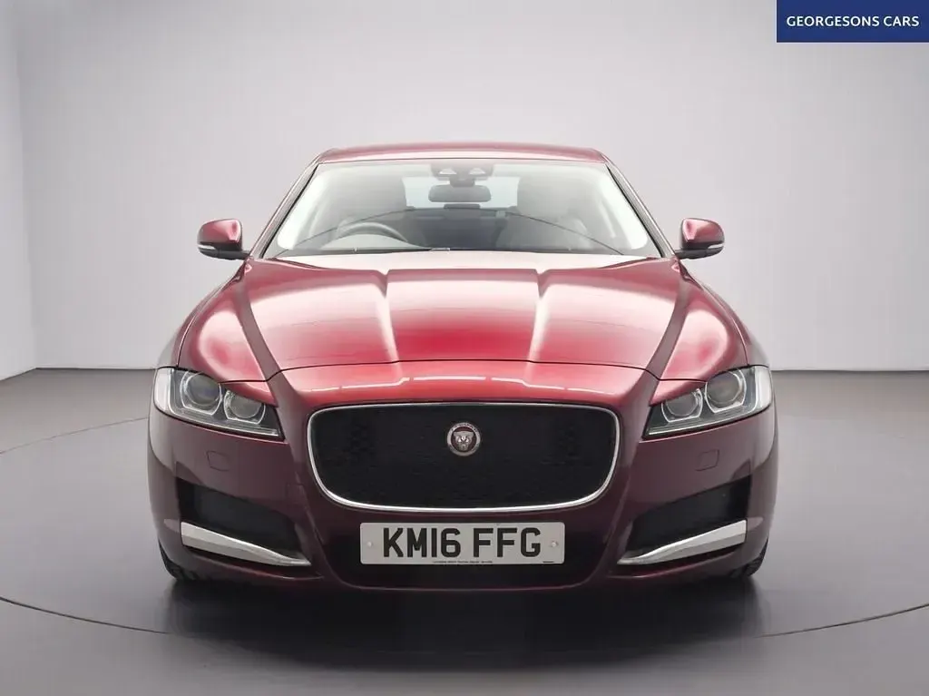 Gebraucht Jaguar XF Prestige 180 PS (132 kW) 2016 Rot Limousine