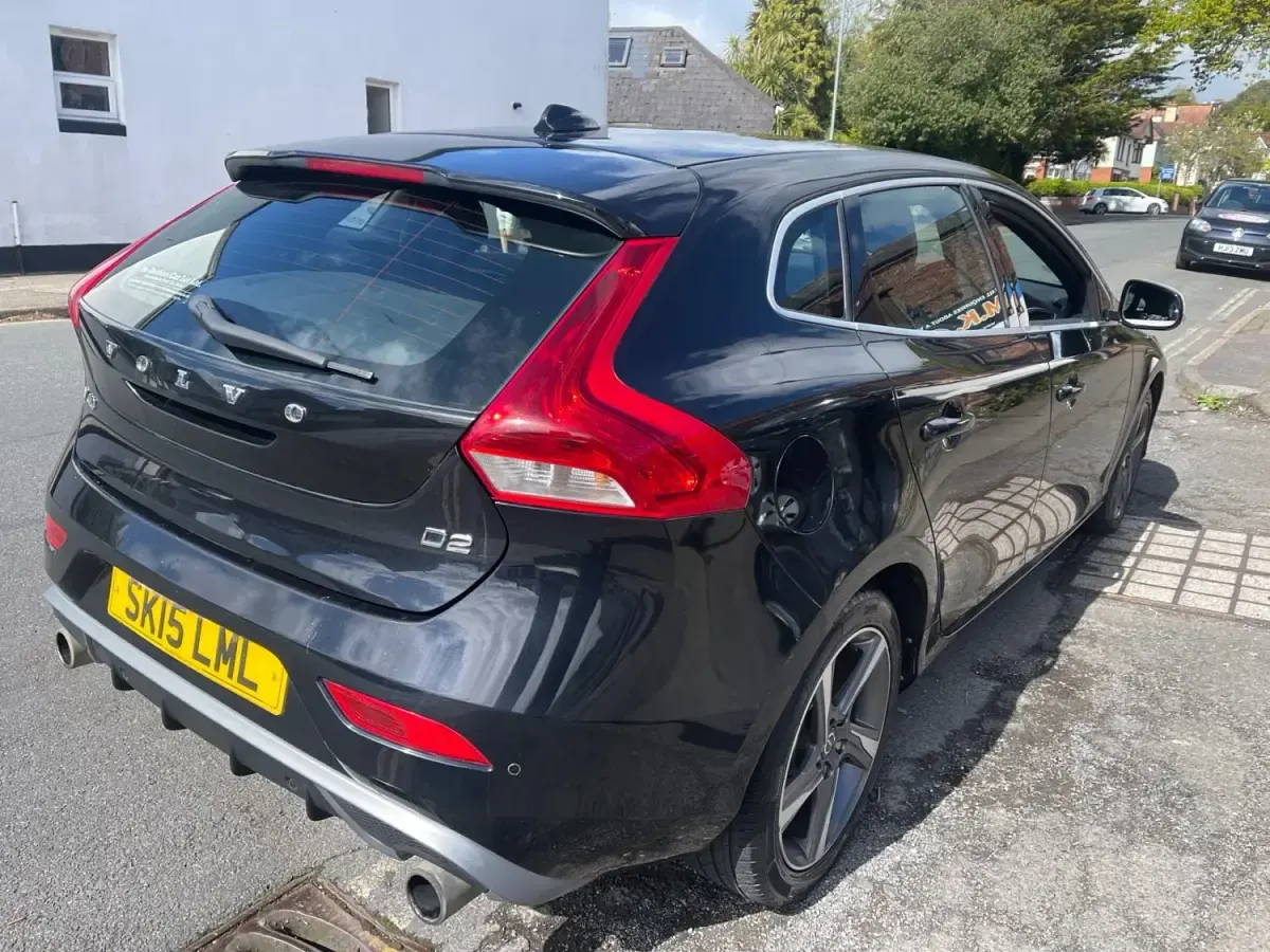 Begagnad Volvo V40 R-Design 115 HK (84 kW) 2015 Svart Halvkombi