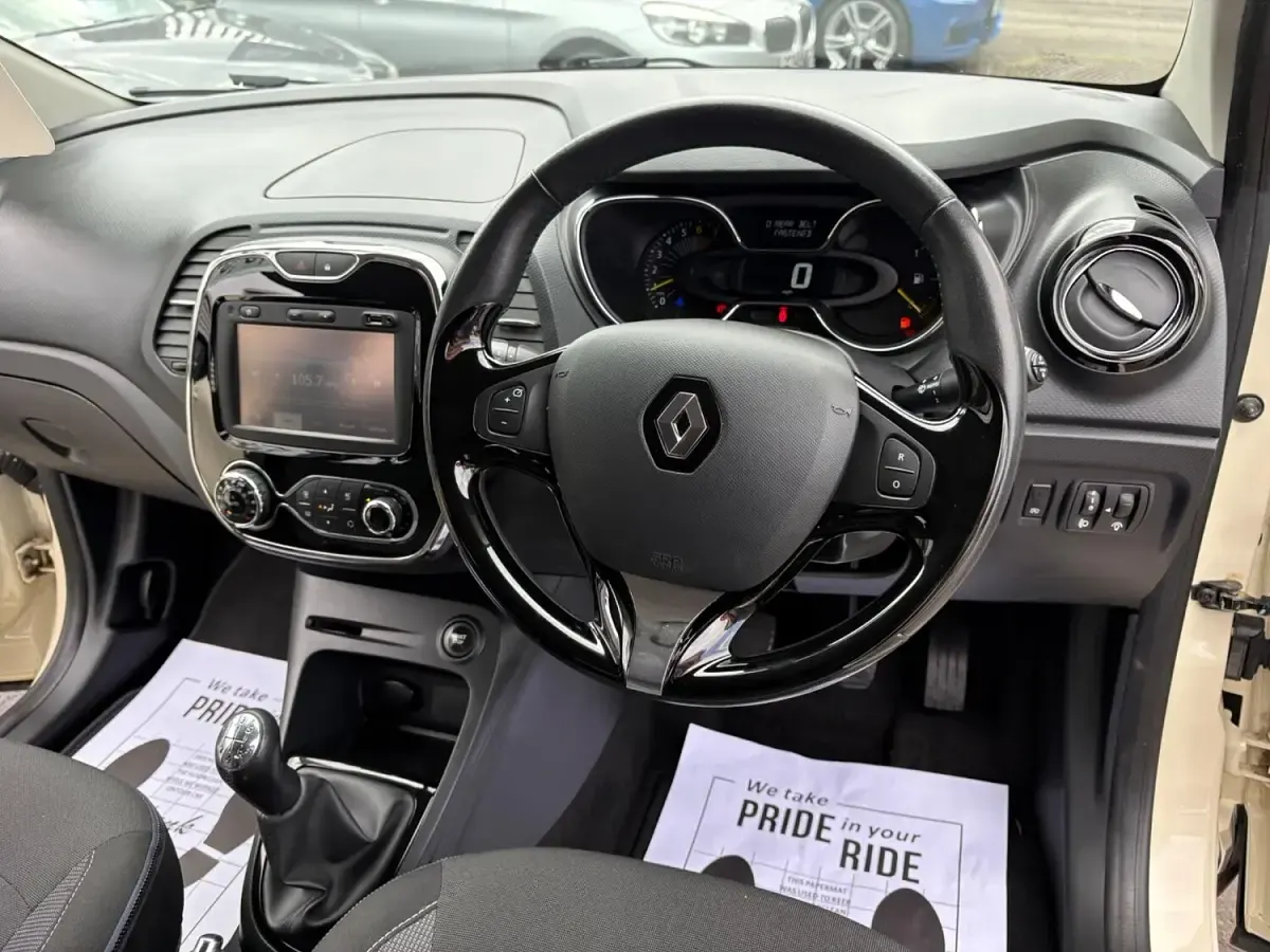 Used Renault Captur Dynamique 90 HP (66 kW) 2015 White SUV
