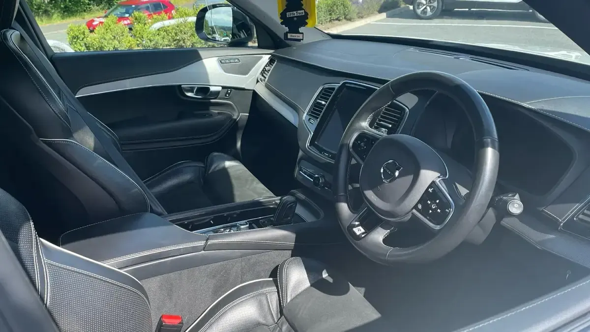 Used Volvo XC90 R-Design 232 HP (170 kW) 2019 White SUV