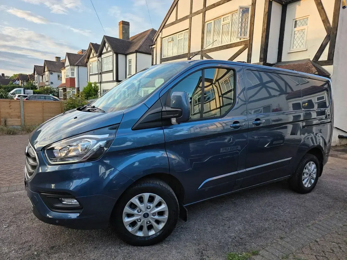Used Ford Transit Custom Limited 130 HP (95 kW) 2023 Blue Van