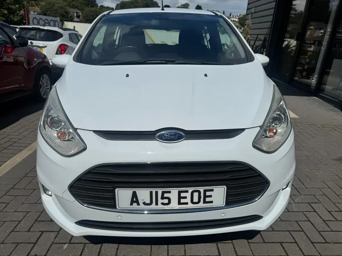 Used Ford B-MAX Zetec 95 HP (69 kW) 2015 White MPV