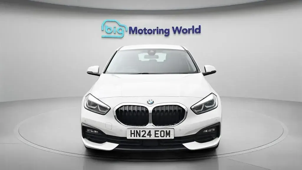 Używany BMW 116 116 KM (85 kW) 2024 Biały Hatchback