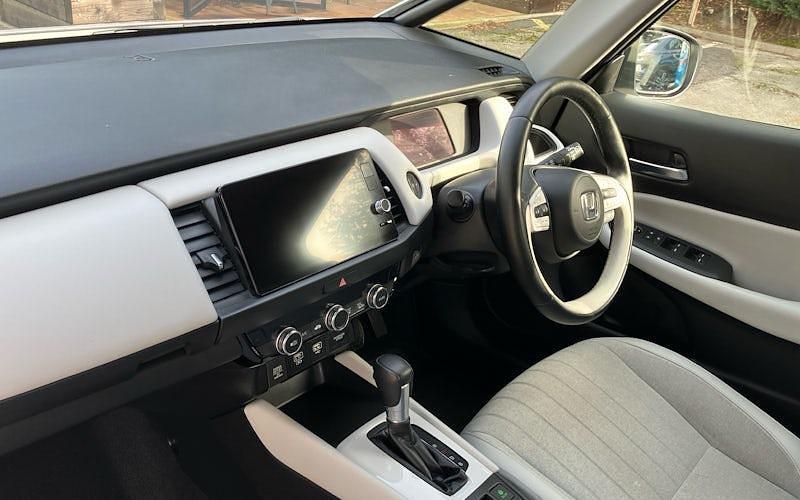 Used Honda Jazz Hybrid 109 HP (80 kW) 2021 Platinum white Hatchback