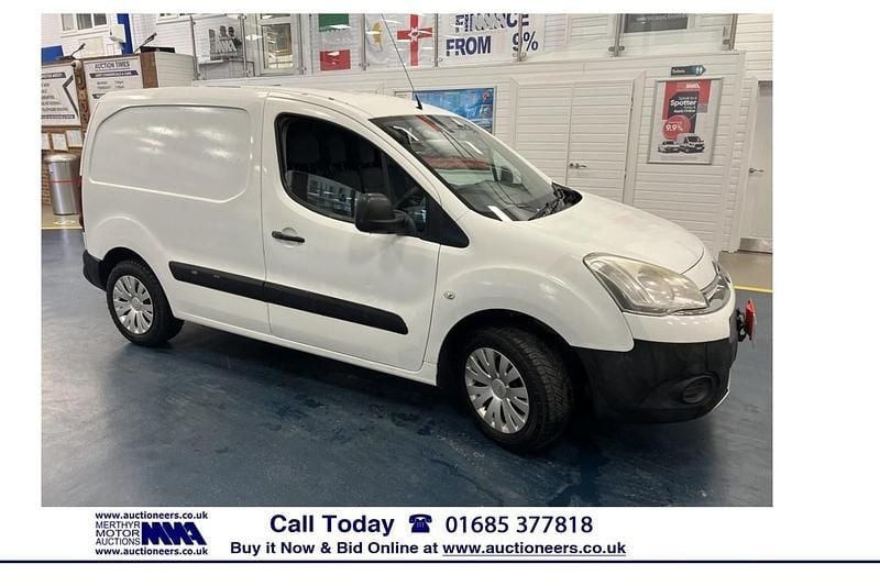 White Used 2014 Citroën Berlingo XTR MPV | £2,750 (Good price) - Image 1/4