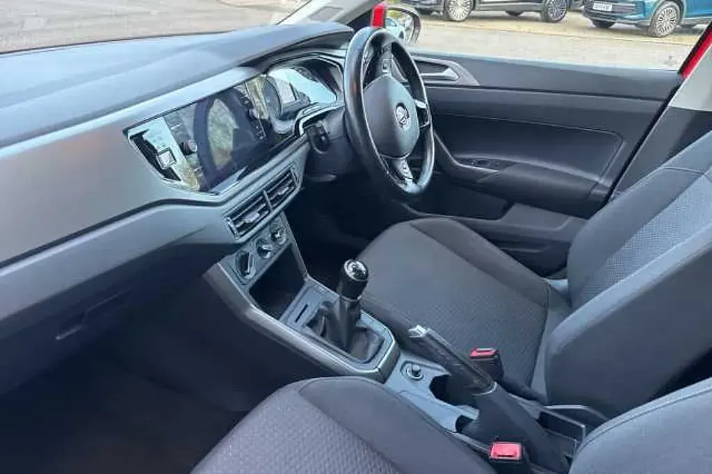 Used VW Polo SE 65 HP (47 kW) 2019 Red Hatchback