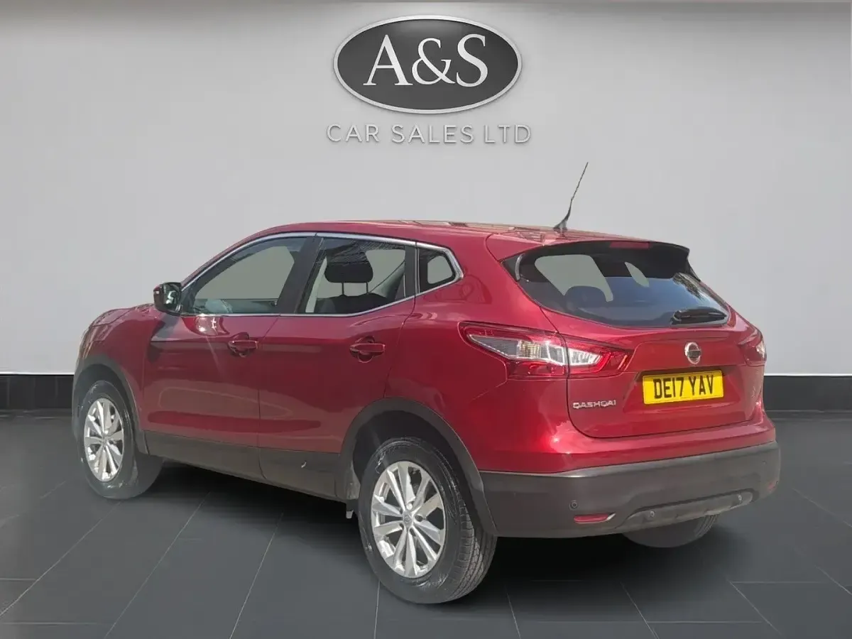 Used Nissan Qashqai Acenta 110 HP (80 kW) 2017 Red SUV