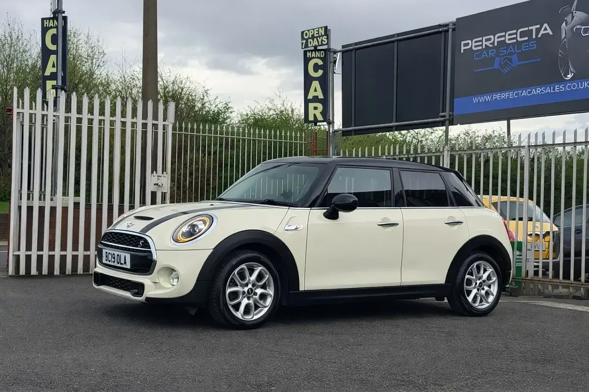 Used Mini Cooper S Classic 2019 White Hatchback