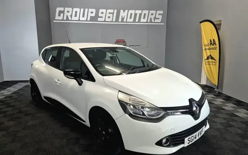 Used Renault Clio IV Dynamique 73 HP (53 kW) 2014 White Hatchback