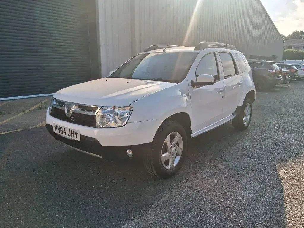 Used Dacia Duster Lauréate 110 HP (80 kW) 2014 White SUV