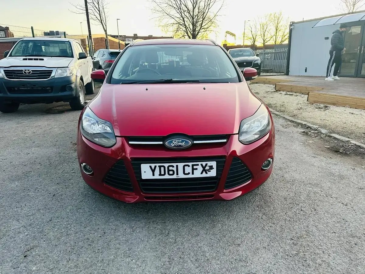 Used Ford Focus Zetec 2011 Red Estate