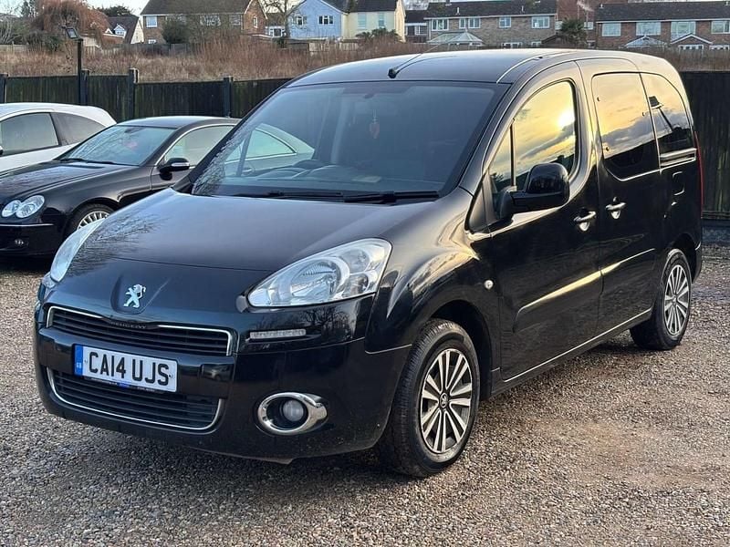 Used Peugeot TePee S 92 HP (67 kW) 2014 Black MPV