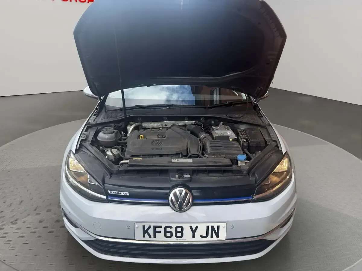 Used VW Golf VII SE 130 HP (95 kW) 2019 Silver Hatchback