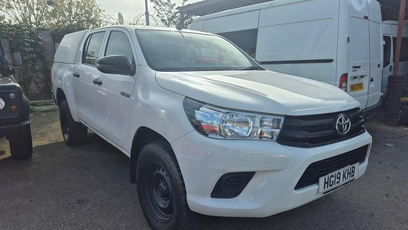 White Used 2019 Toyota HiLux Active Pickup | £16,995 (Expensive) - Image 1/4