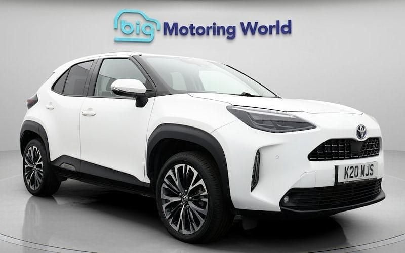 Used 2024 Toyota Yaris Hybrid Estate | £20,800 (Good price) - Image 1/4