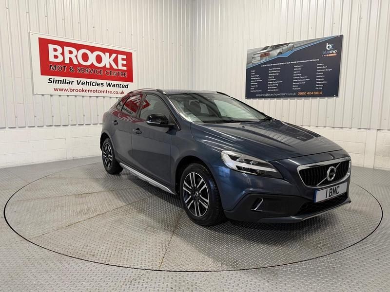 Used Volvo V40 Plus 2017 Blue Hatchback