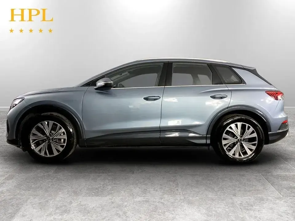 Begagnad Audi Q4 e-tron Sport 210 kW (286 HK) 2024 Blå SUV