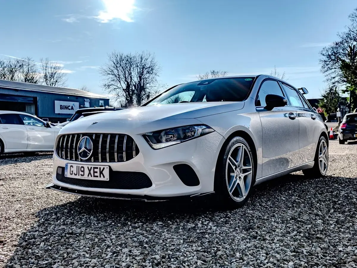 Used Mercedes A180 SE 136 HP (100 kW) 2019 White Hatchback
