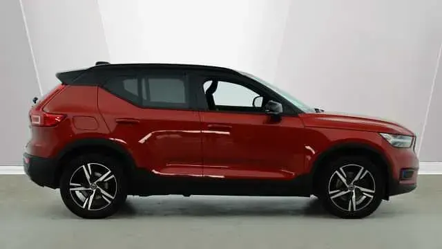 Used Volvo XC40 R-Design 197 HP (144 kW) 2021 SUV