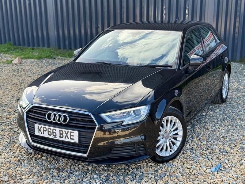 Używany Audi A3 Comfort 2016 Czarny Hatchback