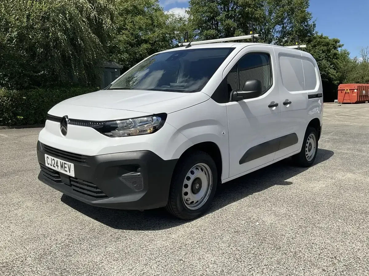 Used Citroën Berlingo 100 HP (73 kW) 2024 White MPV