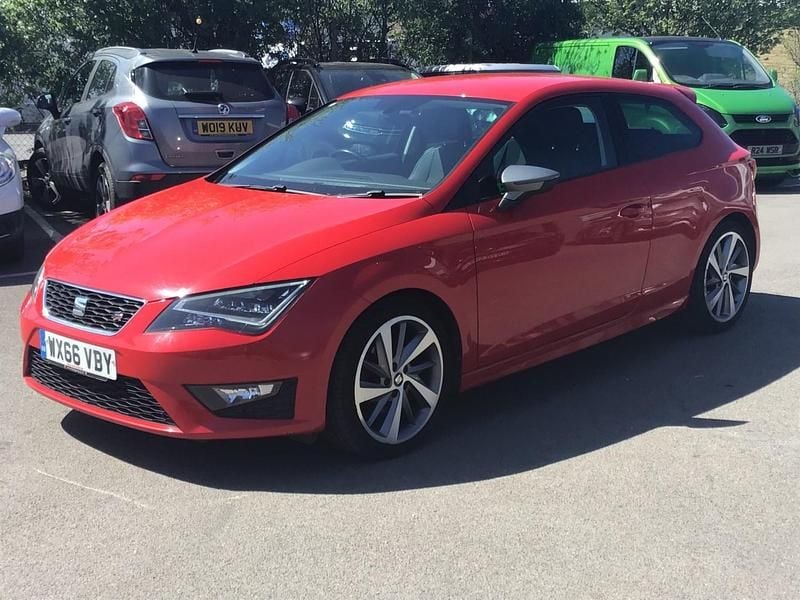 Begagnad Seat Leon FR 150 HK (110 kW) 2016 Röd Sportkupé