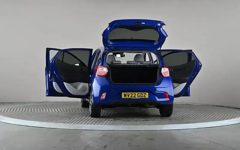 Used Hyundai i10 Premium 67 HP (49 kW) 2022 Blue Hatchback