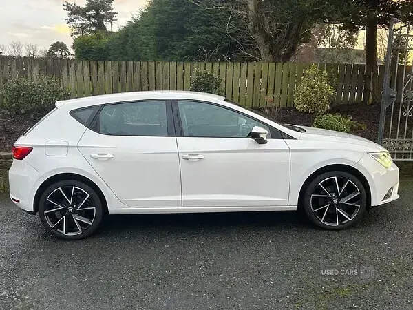 Used Seat Leon SE 110 HP (80 kW) 2015 White Hatchback