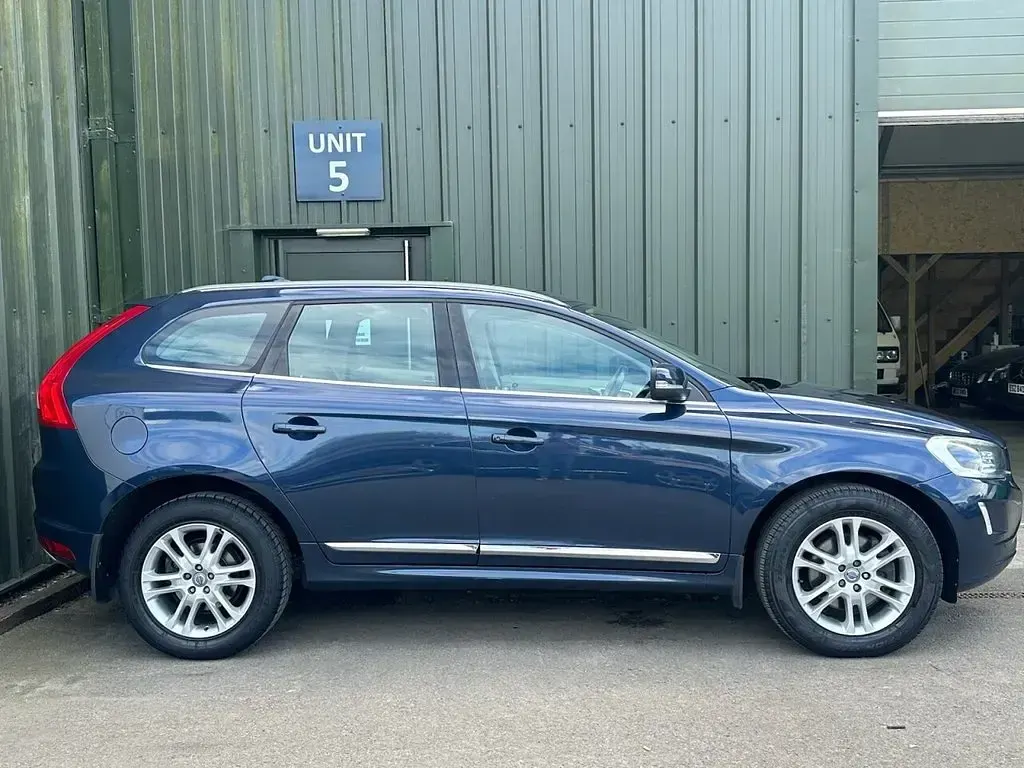 Used Volvo XC60 SE Lux 181 HP (133 kW) 2014 Blue SUV