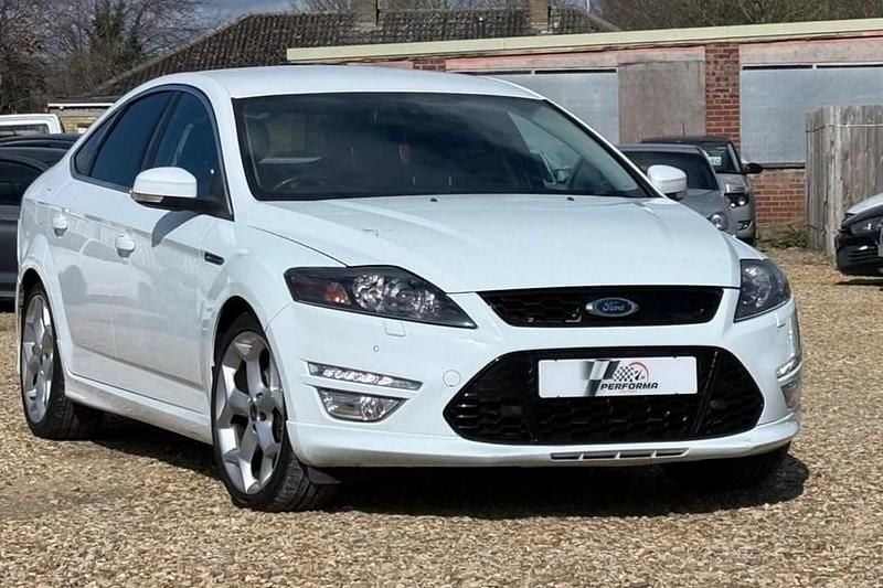 Used Ford Mondeo Titanium X 163 HP (119 kW) 2013 White Hatchback